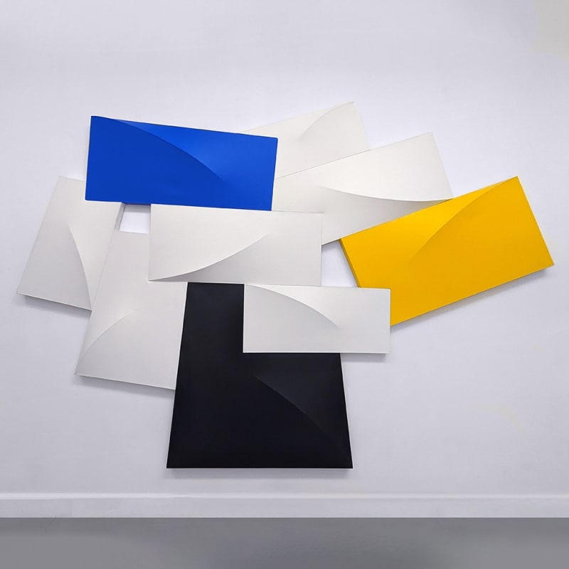 Tridimensional painting of interconnected parallelepipeds in white, yellow, blue, and black