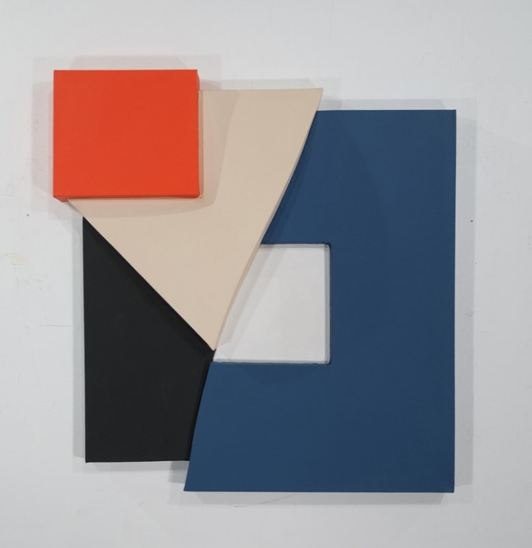Tridimensional painting of a square split in 4 fragments (navy blue, black, beige, red)