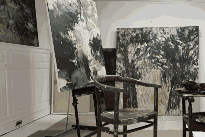 Lilia Orlova-Holmes's Living Canvases