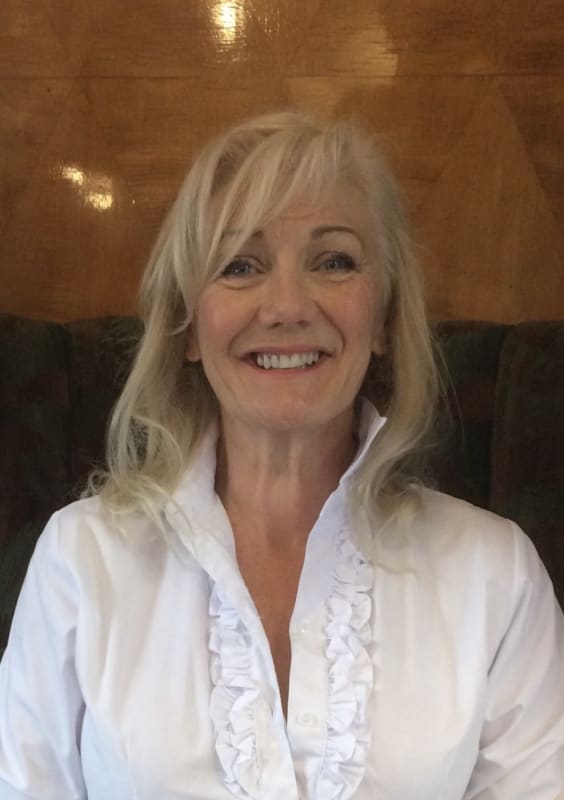 photograph of artist Gillian Gambold.