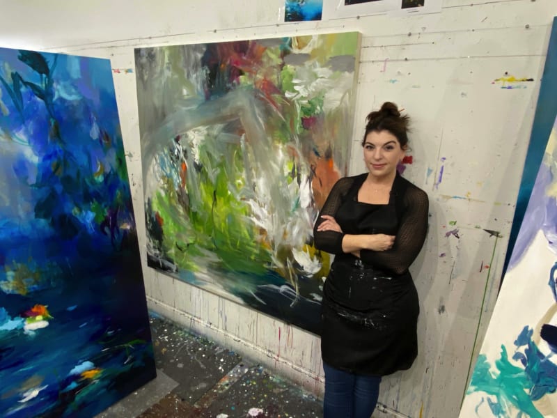 Photograph of artist Jennifer JL Jones.