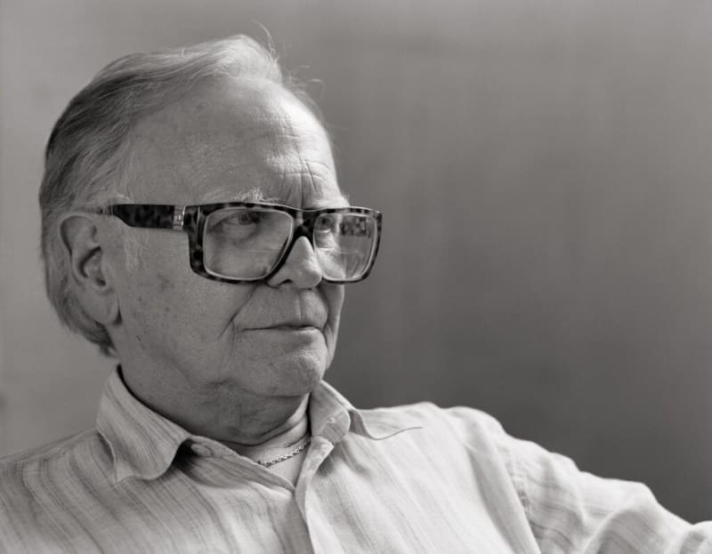 portrait of Earl Stroh