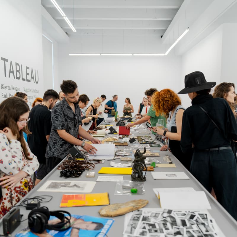 Table et Tableau featured in artviewer.net