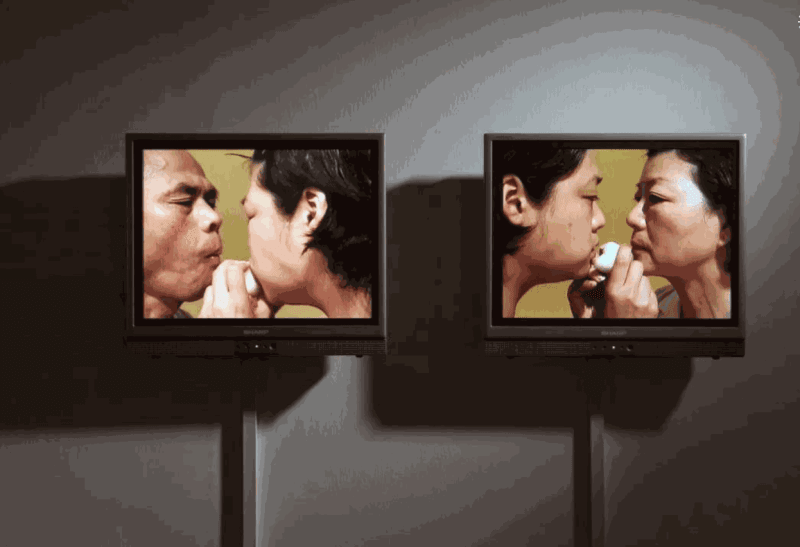 Patty Chang, Melons (At a Loss), 1998, C-Print, 101.6 x 72.6cm. ©️Courtesy the artist