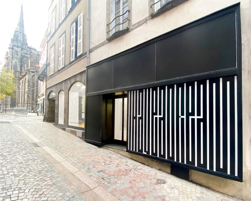 Clermont gallery, (Wall Painting de Tania Mouraud)