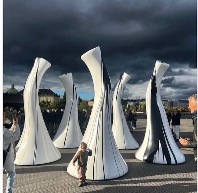 Lin Utzon, Cosmic Dance