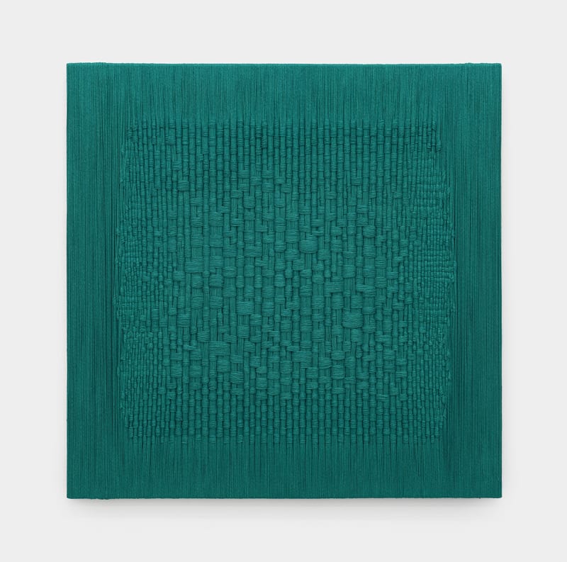 Sheila Hicks, Emerald Appearing Disappearing / Emeraude Apparaissant Disparaissant, 2025, Linen 120 x 120 cm (47 1/4 x 47 1/4 in.)