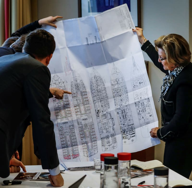 HURTIGRUTEN'S CEOS AND HM QUEEN SONJA Photo:: Tom Kolstad © Hurtigruten/QSPA/Press forlag