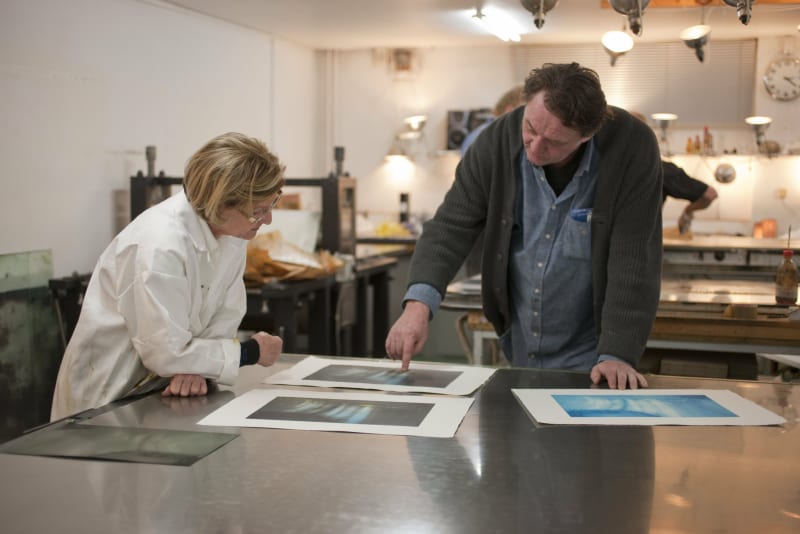 HM QUEEN SONJA AND KJELL NUPEN at Atelje Larsen in 2011 © The Royal Palace, Oslo