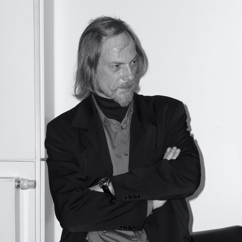 Belgian sculptor Jacques Van den Abeele (1960–2023) creating a bronze sculpture in his atelier, demonstrating his mastery of figurative modelling.
