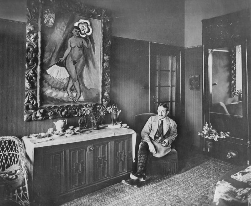 Max Pechstein in his house in Berlin-Zehlendorf in 1915.