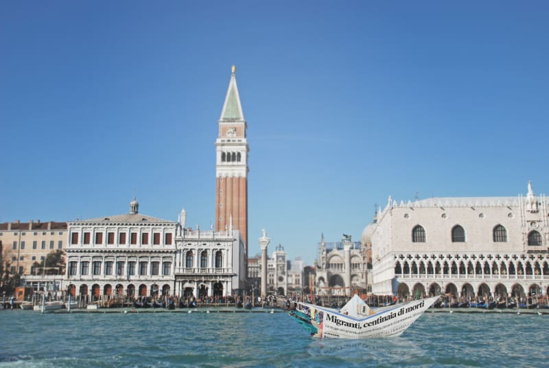 VIK MUNIZ Lampedusa in Venice