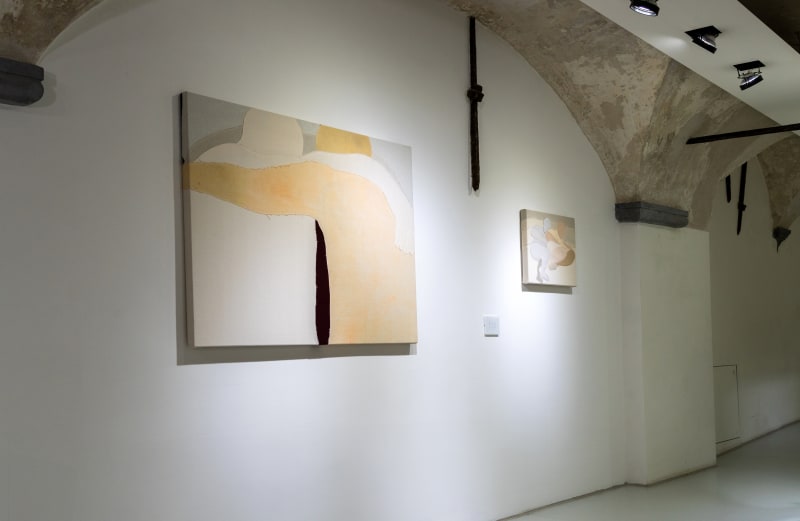 Essere uno. Tessuti e ceramiche di Alessandro Teoldi, veduta della mostra, Savona, 2024, Ph. Jorge Felix Diaz Urquiza
