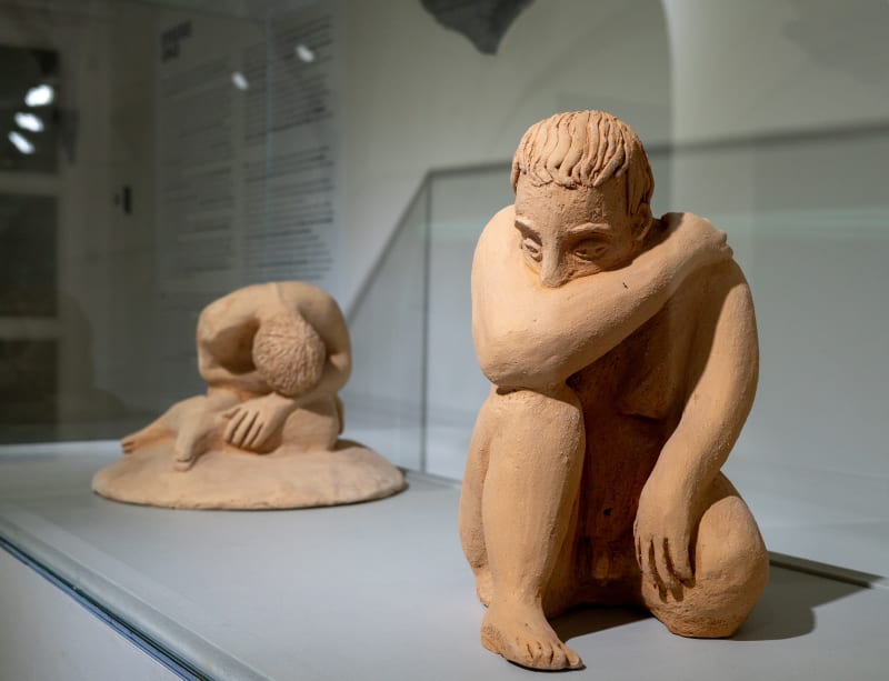 Essere uno. Tessuti e ceramiche di Alessandro Teoldi, veduta della mostra, Savona, 2024, Ph. Jorge Felix Diaz Urquiza