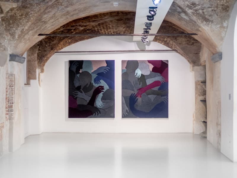 Essere uno. Tessuti e ceramiche di Alessandro Teoldi, veduta della mostra, Savona, 2024, Ph. Claudio Pagnacco