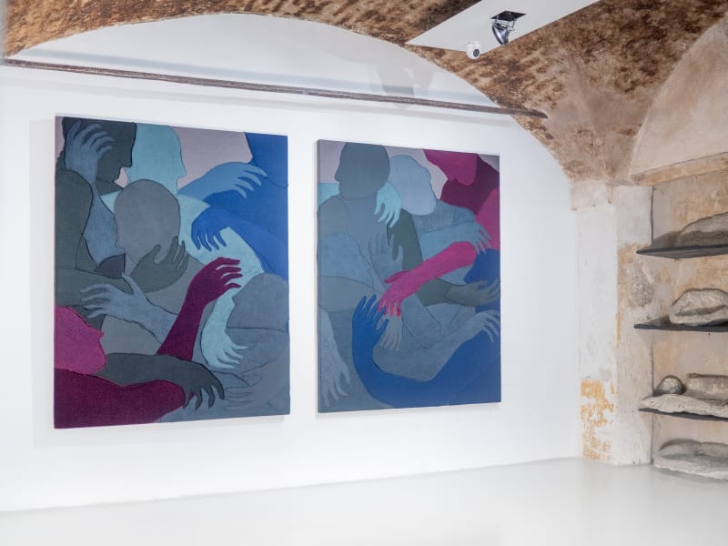 Essere uno. Tessuti e ceramiche di Alessandro Teoldi, veduta della mostra, Savona, 2024, Ph. Claudio Pagnacco