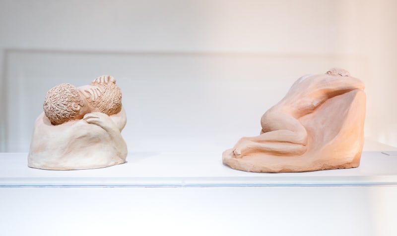 Essere uno. Tessuti e ceramiche di Alessandro Teoldi, veduta della mostra, Savona, 2024, Ph. Claudio Pagnacco