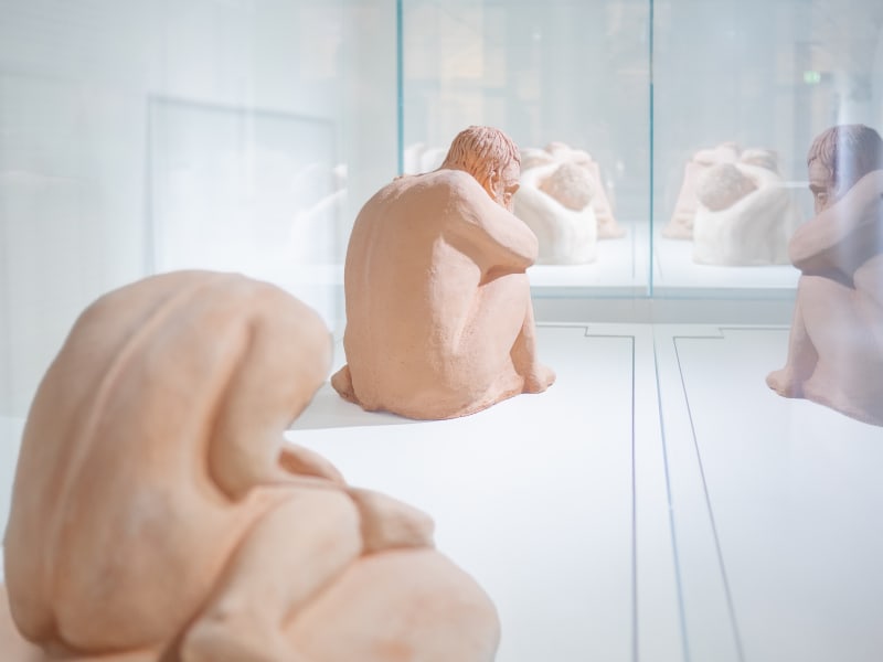 Essere uno. Tessuti e ceramiche di Alessandro Teoldi, veduta della mostra, Savona, 2024, Ph. Claudio Pagnacco