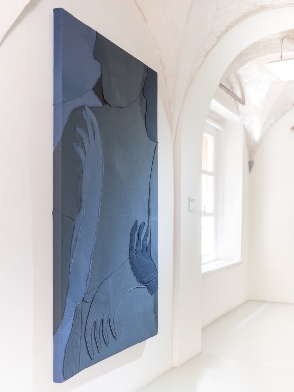 Essere uno. Tessuti e ceramiche di Alessandro Teoldi, veduta della mostra, Savona, 2024, Ph. Claudio Pagnacco
