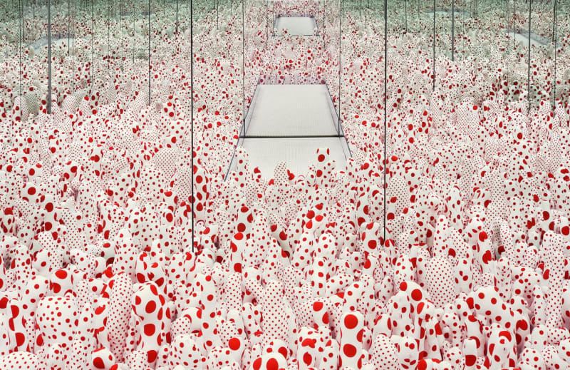 Yayoi Kusama, Infinity Mirror Room – Phalli’s Field (Floor Show) (2017)