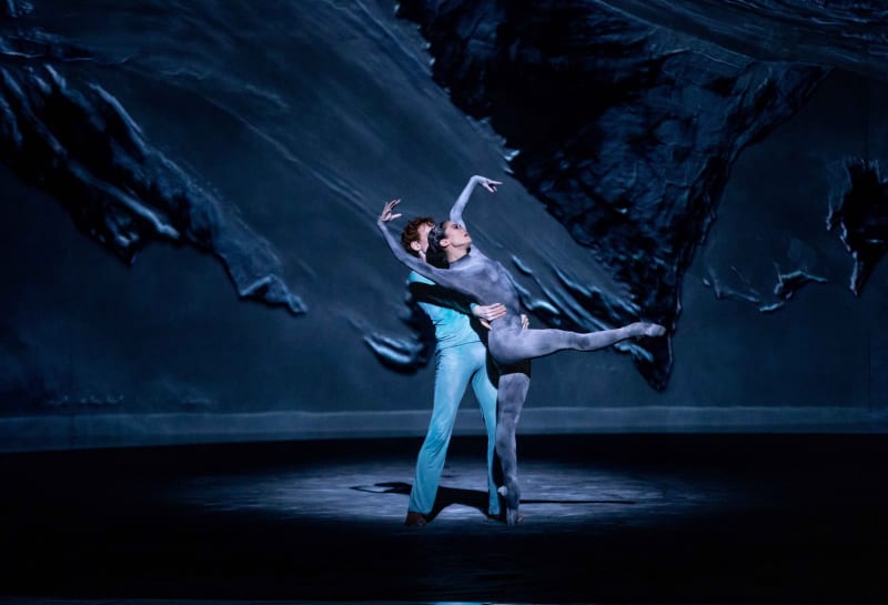 Fumi Kaneko and Edward Watson performing in The Dante Project (Inferno). Los Angeles Music Centre, 2019. Adès & McGregor: A Dance Collaboration. Photo: Cheryl Mann.