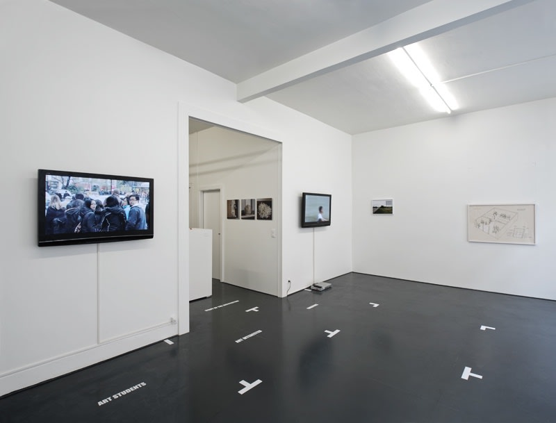 MOVING NOT MOVING, Exposition collective