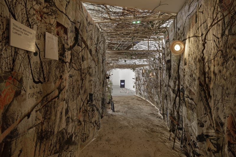 Laure Prouvost : Ring, Sing and Drink for Trespassing