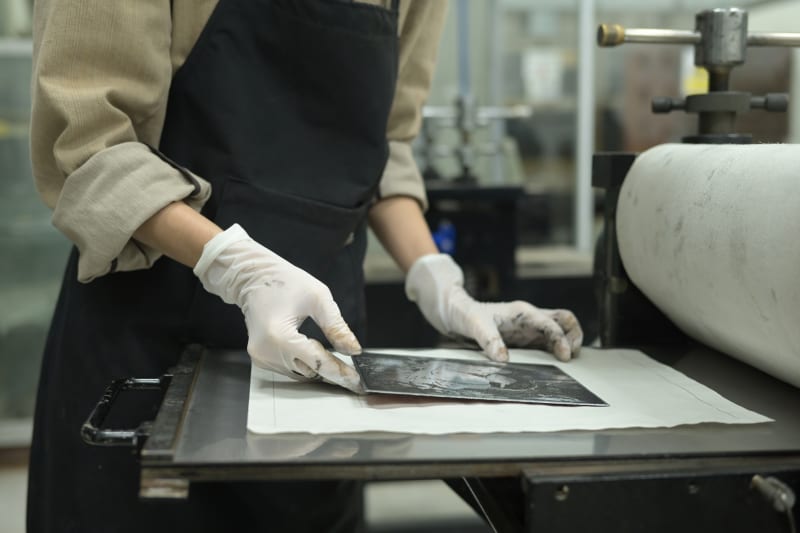 05 / ATELIER DE GRAVURE SUR CUIVRE , Avec Nicole de Montmollin