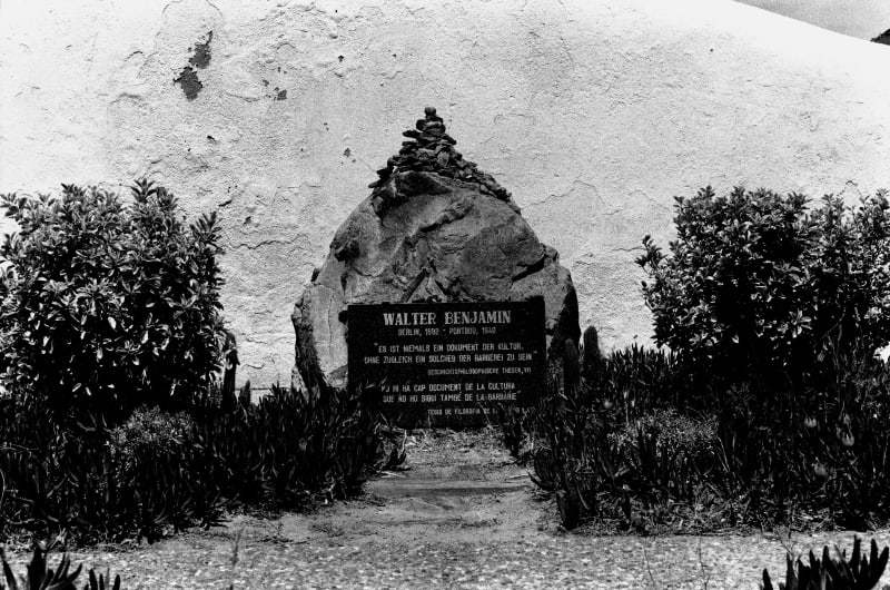 Simone Sassen, Tumbe