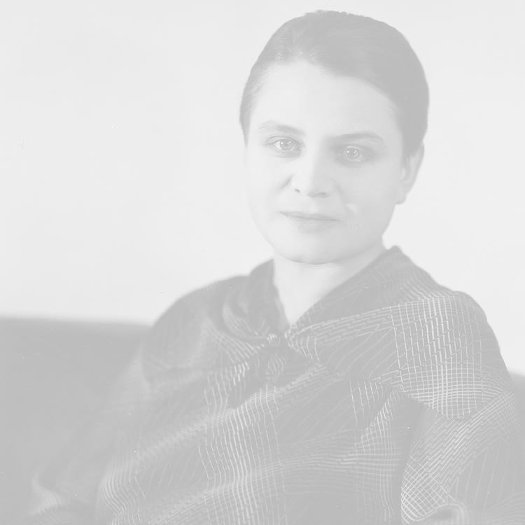 ماري تشيرمينوفا، المعروفة باسم تويين