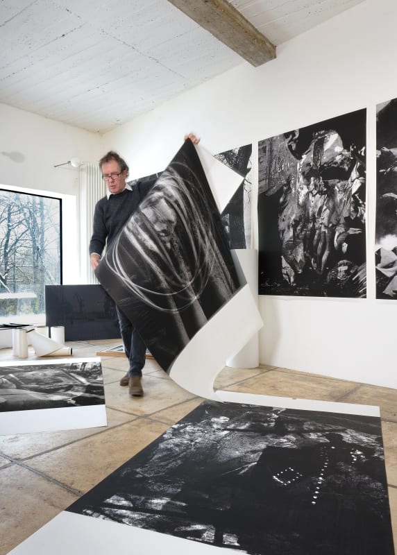 Conversation à l'atelier entre Blaise Adilon et Thierry Raspail, à l'occasion de l'exposition 'Mémoires troublées'. (Partie 2)