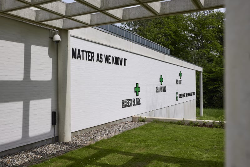 LAWRENCE WEINER: CLOSE TO A RAINBOW, Holstebro Kunstumuseum