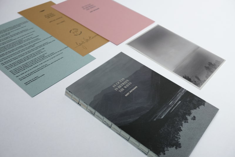 An ocean in between the waves - Gert Motmans, Special Edition with a numbered and signed print: 2 different prints...