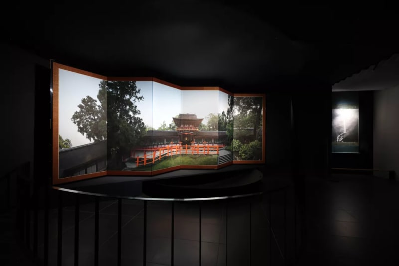 Hiroshi Sugimoto's photography on a Japanese folding screen