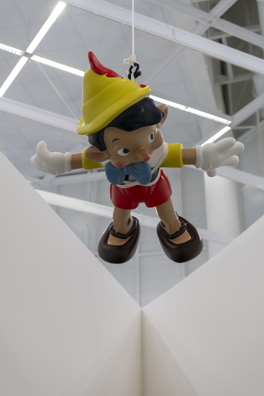 Maurizio Cattelan, Daddy, Daddy, 2008. Courtesy Maurizio Cattelan’s Archive Photo : © Centre Pompidou-Metz / Marc Domage / 2025 / Exposition Dimanche sans fin