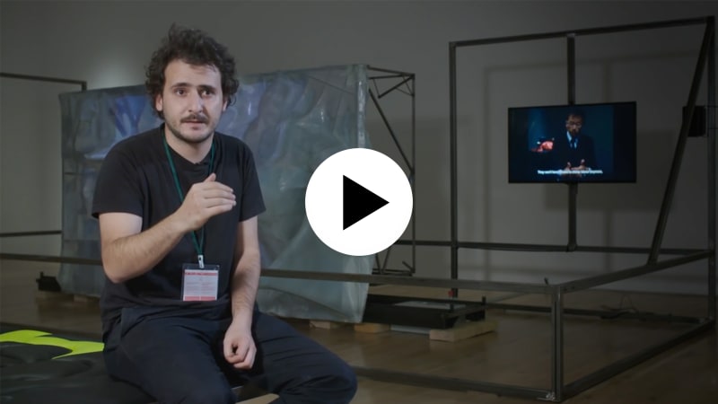 Screenshot von Interview mit Neïl Beloufa anlässlich des Artes-Mundi Preis (2017)