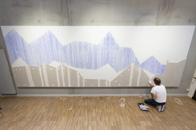 Olivier Petiteau / Particules fines, Tour de France et fuite des Cerveaux, 225 x 650 cm Artothèque de Vitré Communauté / 28 septembre - 08 décembre 2024 (image du montage, septembre 2024)