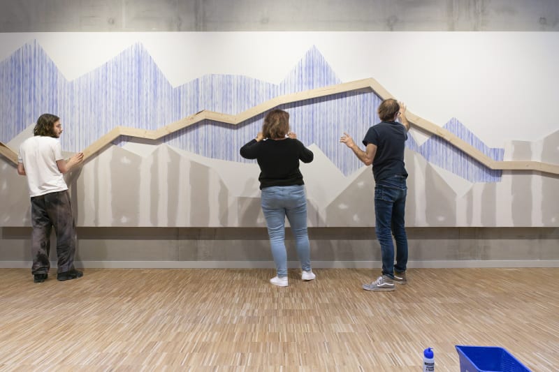 Olivier Petiteau / Particules fines, Tour de France et fuite des Cerveaux, 225 x 650 cm Artothèque de Vitré Communauté / 28 septembre - 08 décembre 2024 (image du montage, septembre 2024)