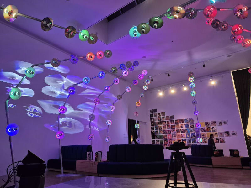 Ming Wong with Liam Morgan, "Vast Ocean, Endless Skies", 2025. Mixed media installation with LaserDiscs, LED lights, steel and aluminium, two-channel video projection with stereo soundscape. Courtesy of Chinese Canadian Museum.