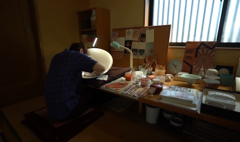 奨励賞「九谷赤絵の制作 見附正康(みつけ まさやす)」