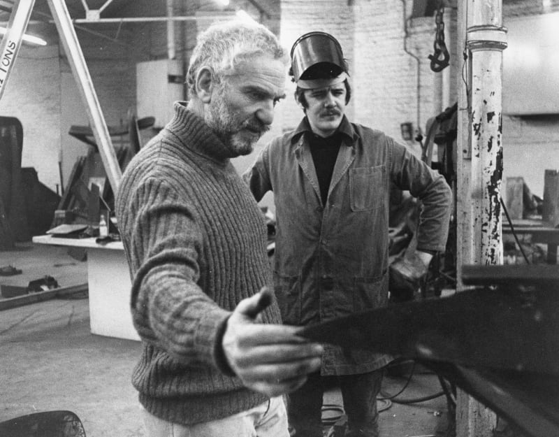 Anthony Caro and Pat Cunningham in the studio. Courtesy of Barford Sculptures Limited.
