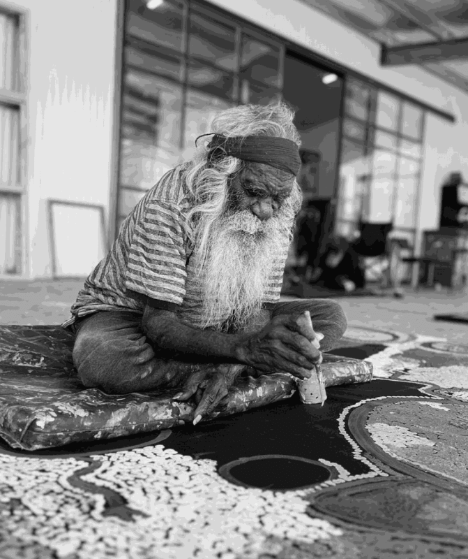 Simon Hogan is an Indigenous Aboriginal Australian artist from the desert lands Spinifex region of Australia, who is currently being exhibited amongst contemporaries at the EXPO Chicago art fair by the Rebecca Hossack Gallery in London.