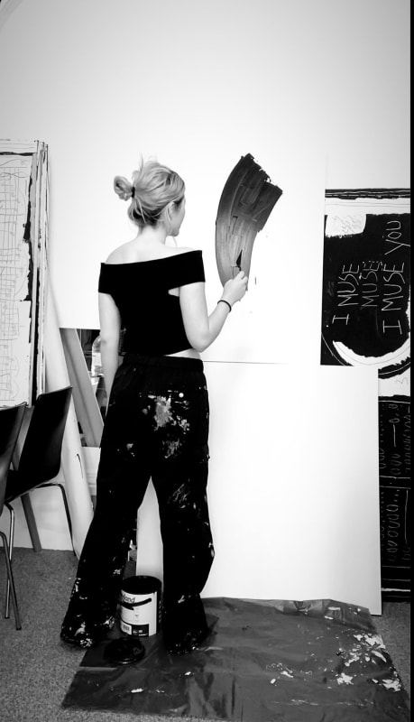 A black and white photo of artist Dali in her studio.