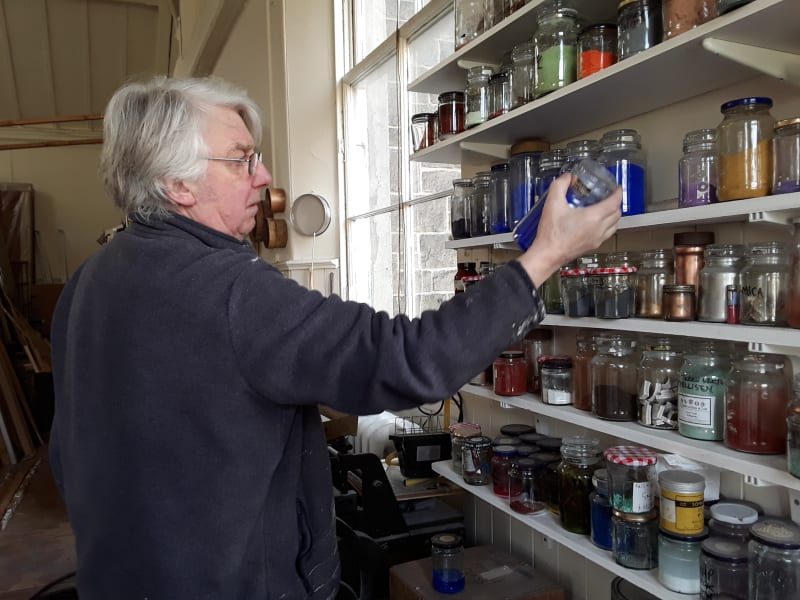 Glen Onwin RSA in his studio