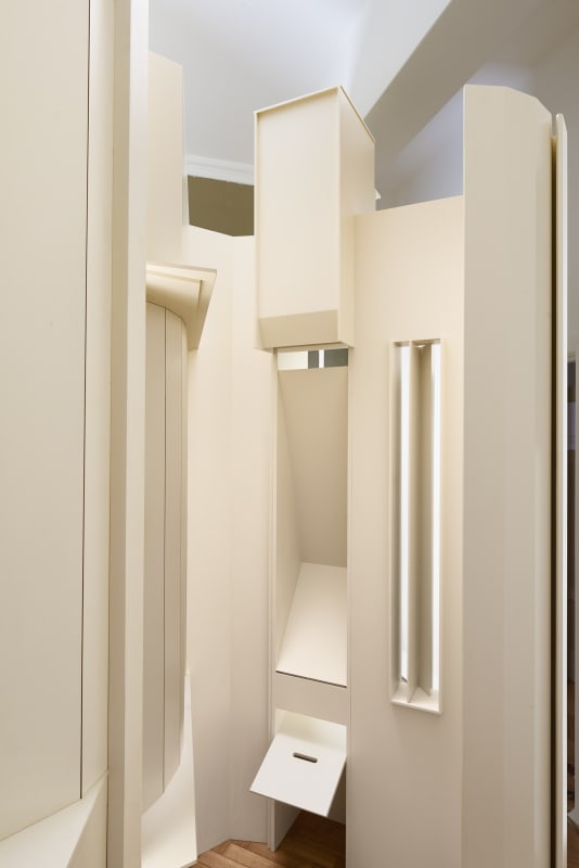 Lisa Young, Host Thing, 2014, mdf, steel 170 x 170 x 330 cm (detail)