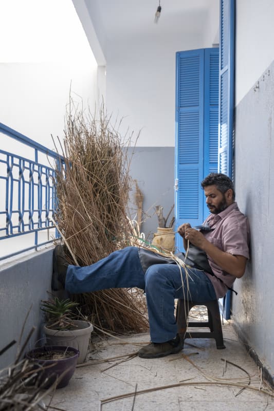 ohamed Amine Hamouda works with all the waste and plants found on site, which he uses as material for his sculptures ©M’hammed kilito