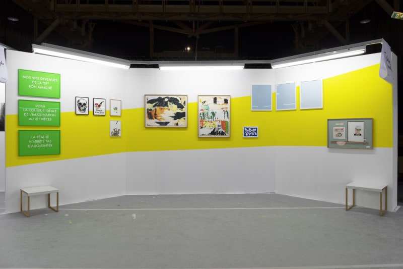 Vue du stand de l'atelier TCHIKEBE à Art-o-Rama 2021 avec les éditions originales de Jacques Villeglé, Karine Rougier, Christophe Fiat et d'autres artistes contemporains