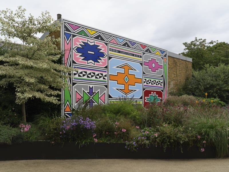 Esther Mahlangu, Umuntu ngumuntu ngabantu, 2024. Serpentine North Garden, 4 October 2024 - 28 September 2025. Courtesy Serpentine and The...