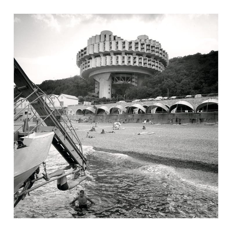 Simon Roberts donates prints to fundraising sales for Ukraine