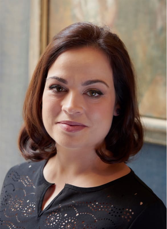 gallery manager at philip mould & company laura edmundson head shot